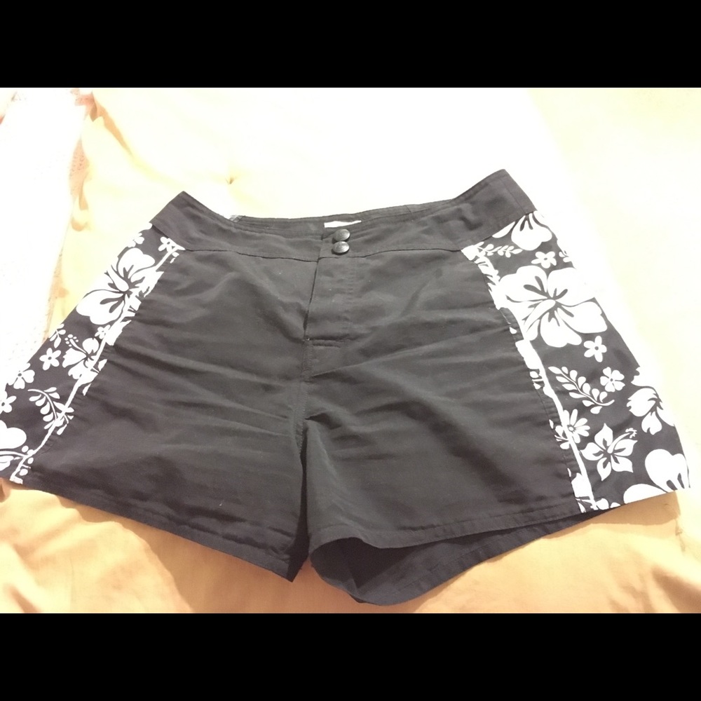 BW Aloha Print Shorts